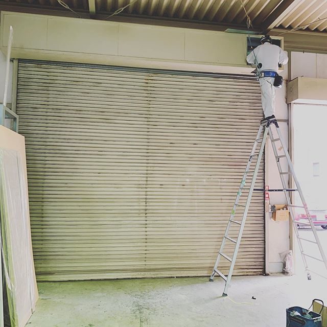 シャッター取付用鉄骨下地 製作設置 工場設備の窓口 安全対策や作業効率向上を改善